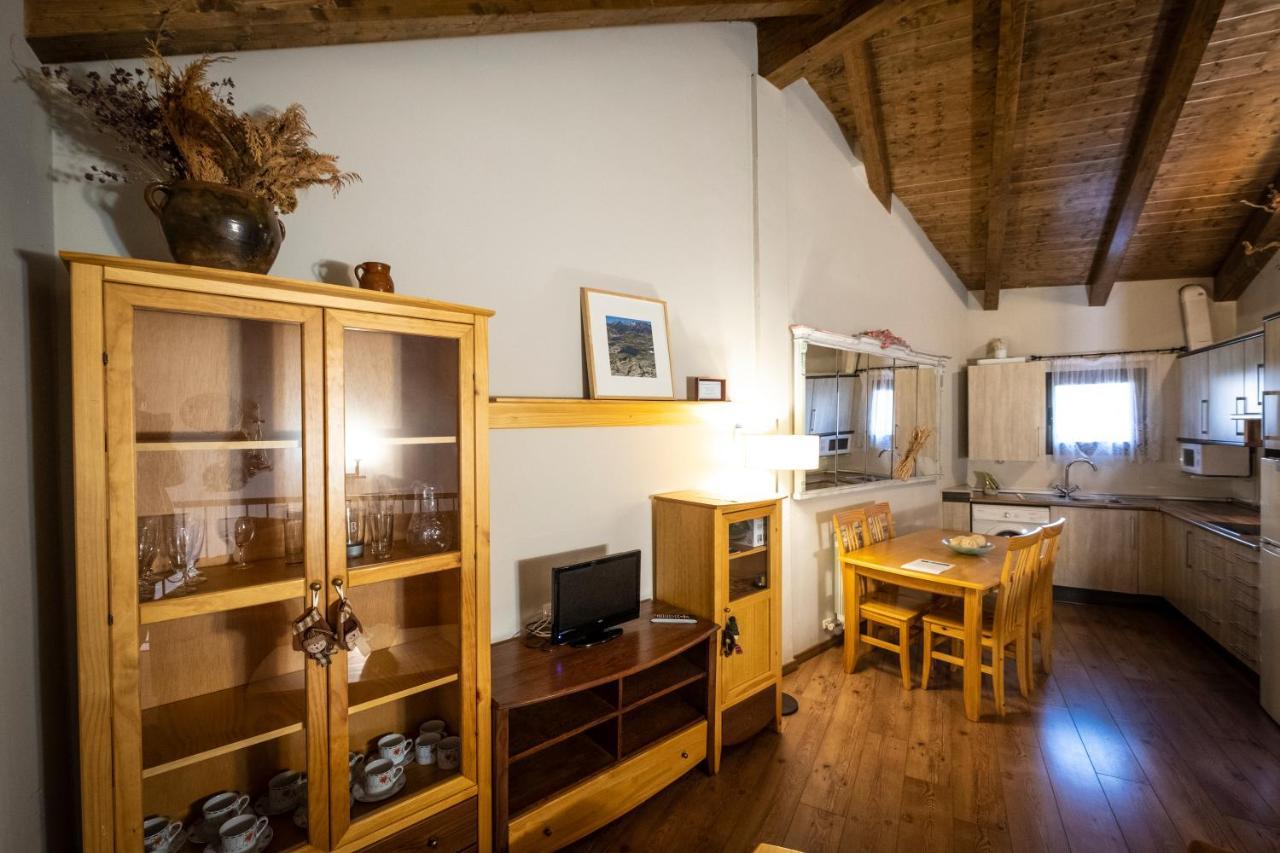 Apartamentos Turisticos Batlle Laspaules Bagian luar foto