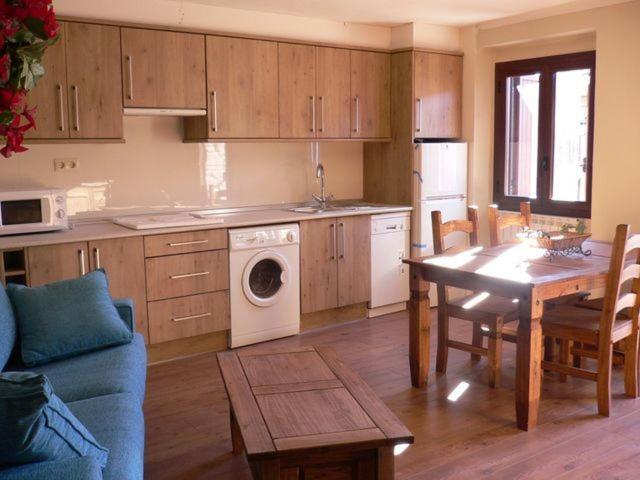 Apartamentos Turisticos Batlle Laspaules Bagian luar foto