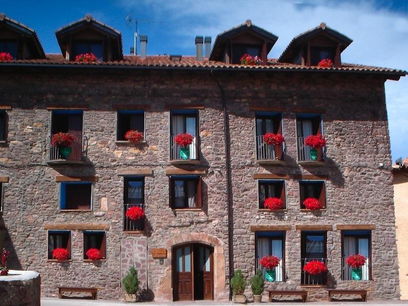 Apartamentos Turisticos Batlle Laspaules Bagian luar foto